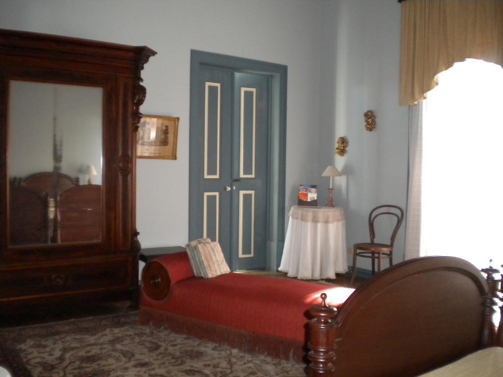 לינה וארוחת בוקר טורס נובאס Casa Dos Vargos מראה חיצוני תמונה